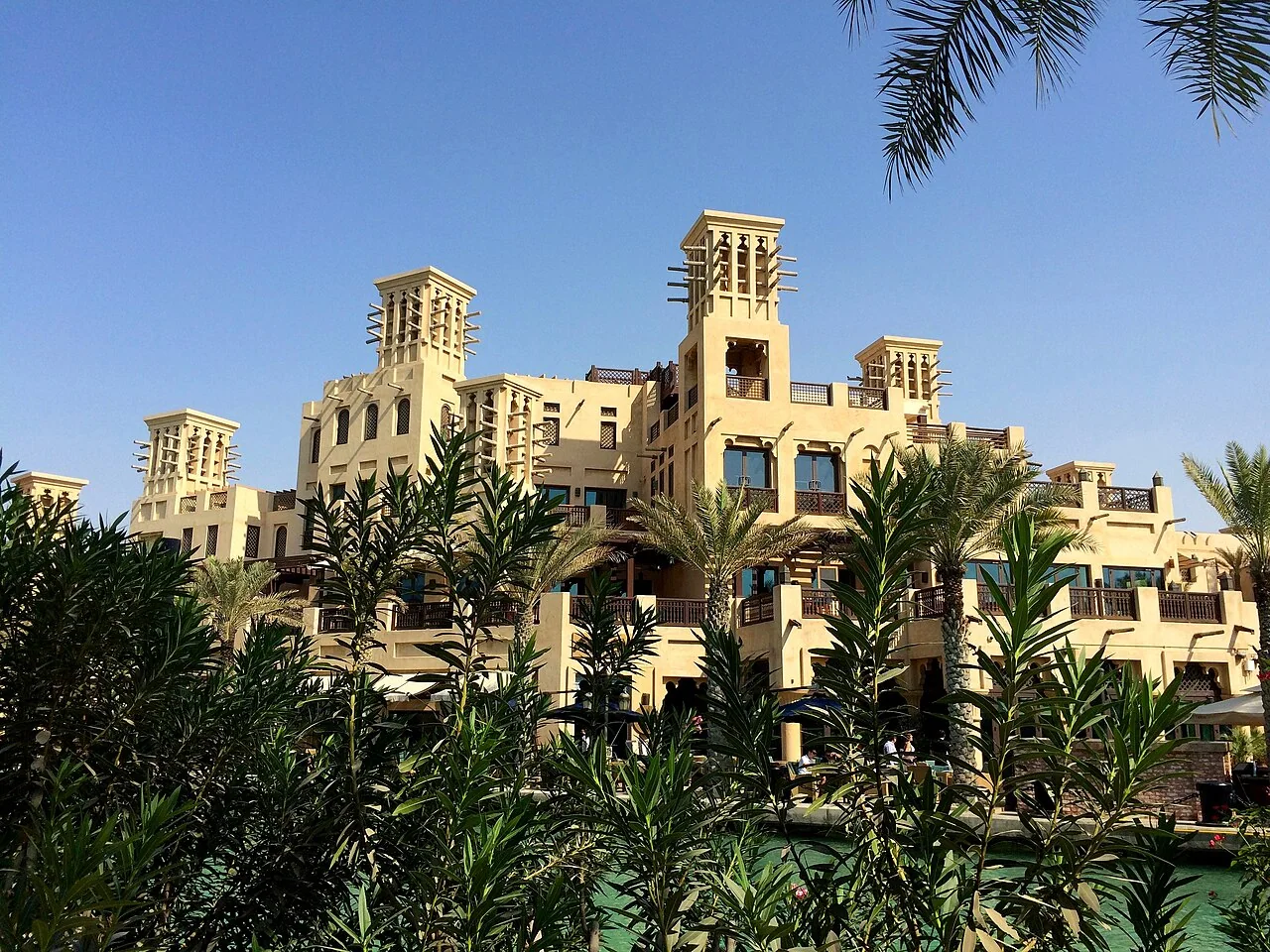 Arhitectura Madinat Jumeirah. Fotografie de arhivă.