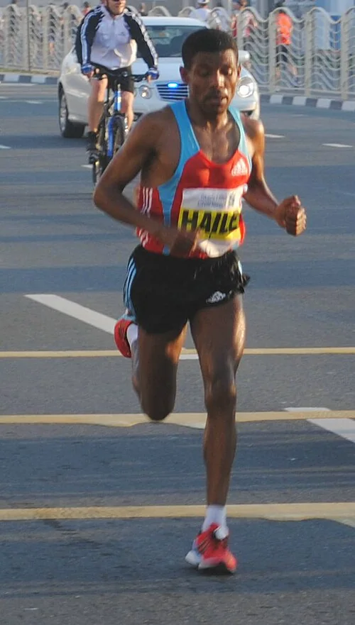 Haile Gebrselassie sur le parcours du Dubai Marathon 2010.