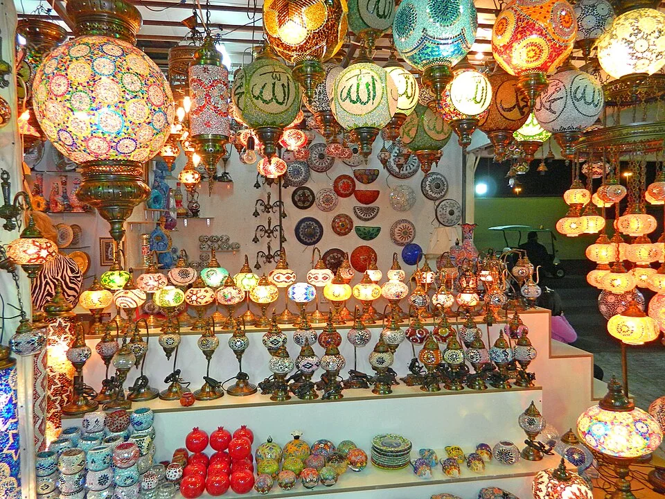 Мозаїчні світильники на турецькому стенді Global Village, 2013 рік