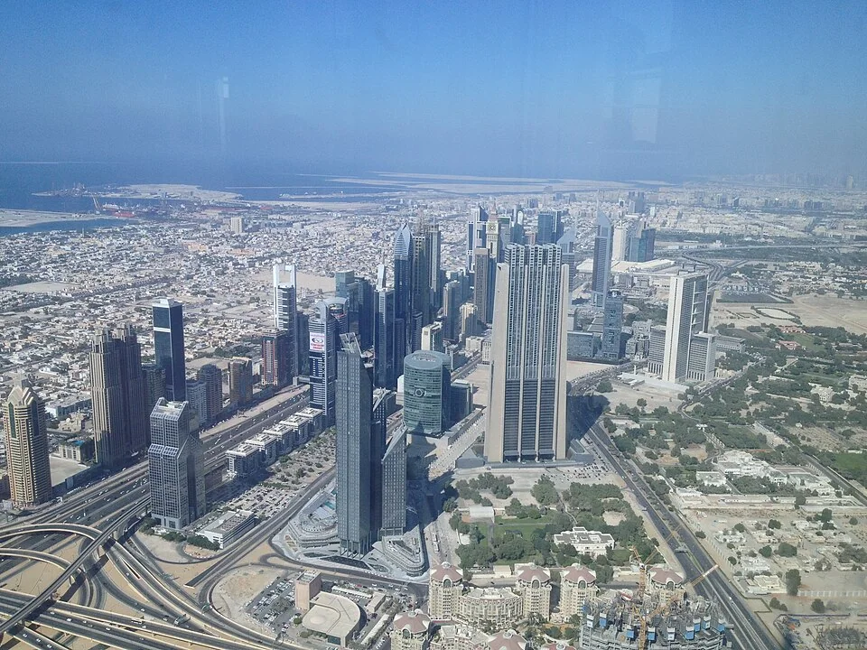 Dubais Finanzviertel von At the Top aus gesehen, 2014