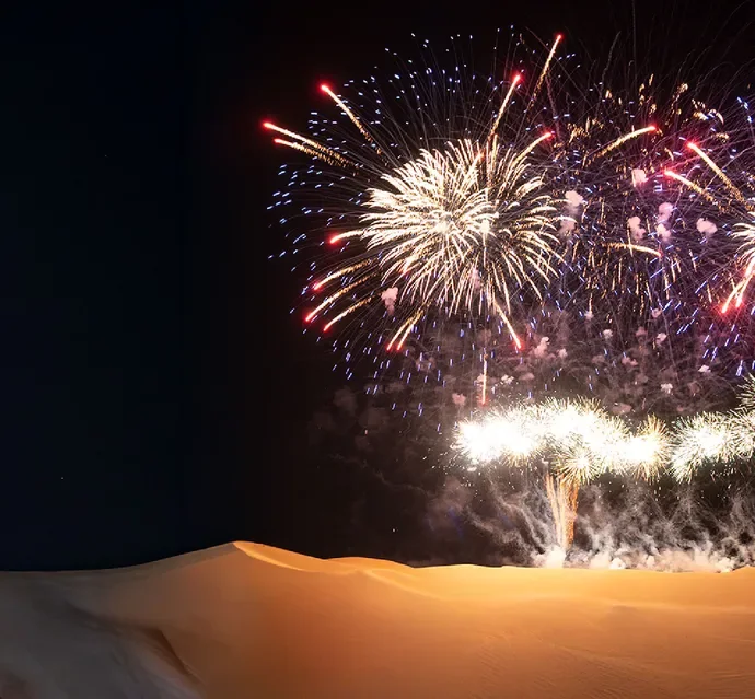 Artificii deasupra dunelor la Liwa Festival, sezonul 2025–2026.