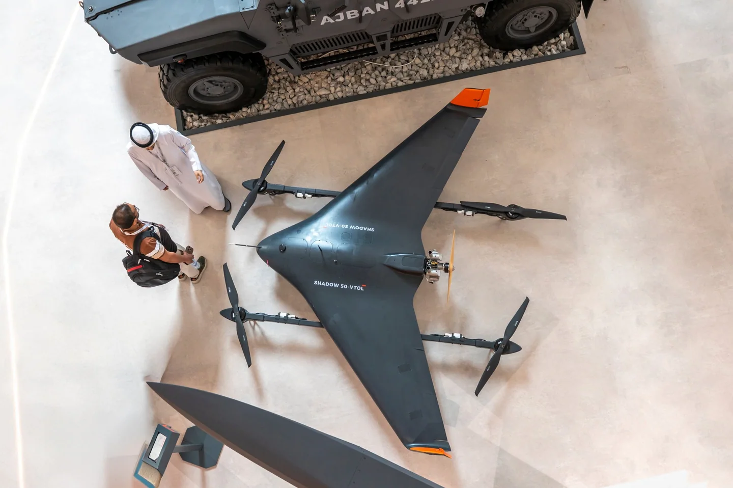 Una aeronave no tripulada en exposición — IDEX 2025. Fotografía de archivo.