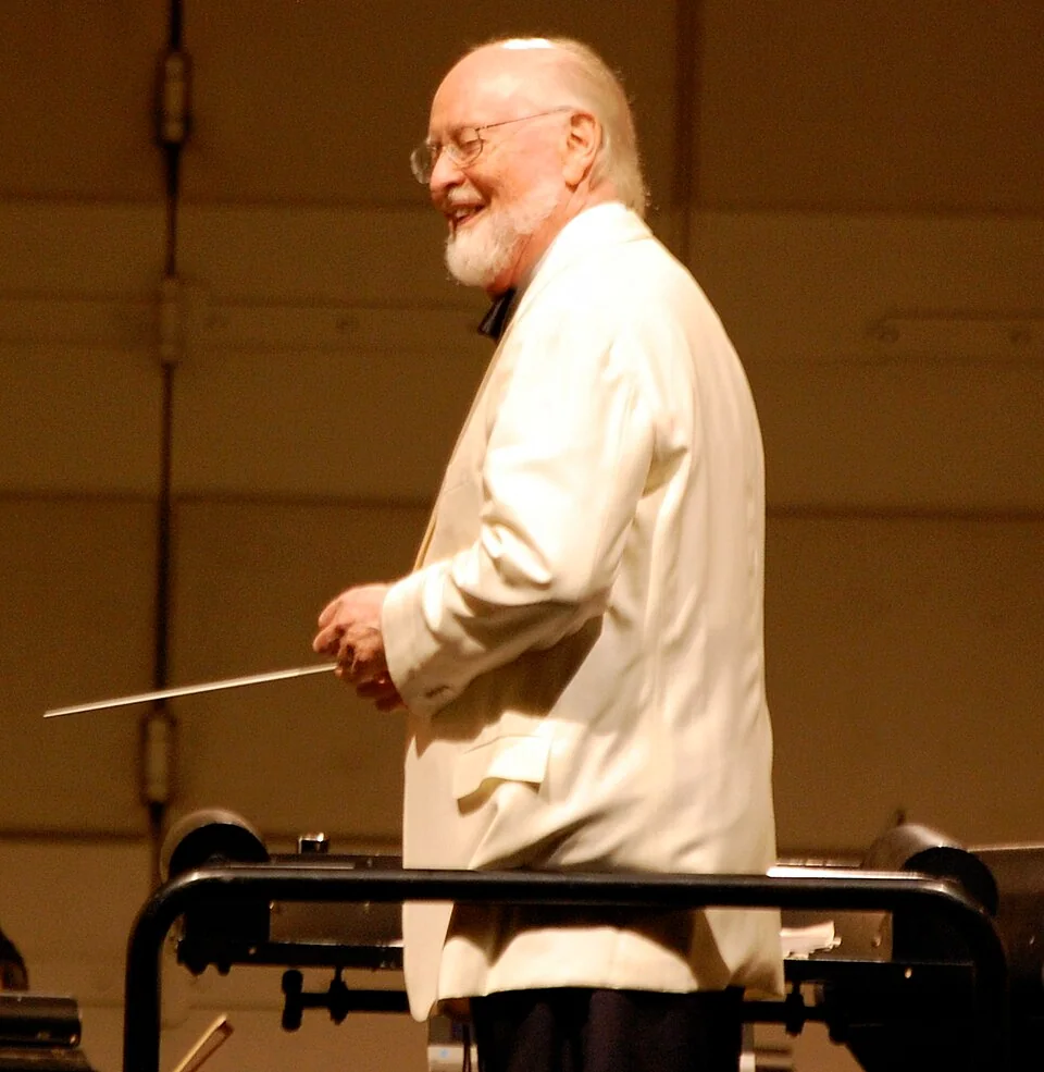 John Williams mit Taktstock in der Hollywood Bowl, 2009.