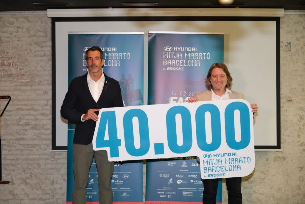 Vorstellung des Halbmarathons 2027 mit einer symbolischen 40.000-Tafel.