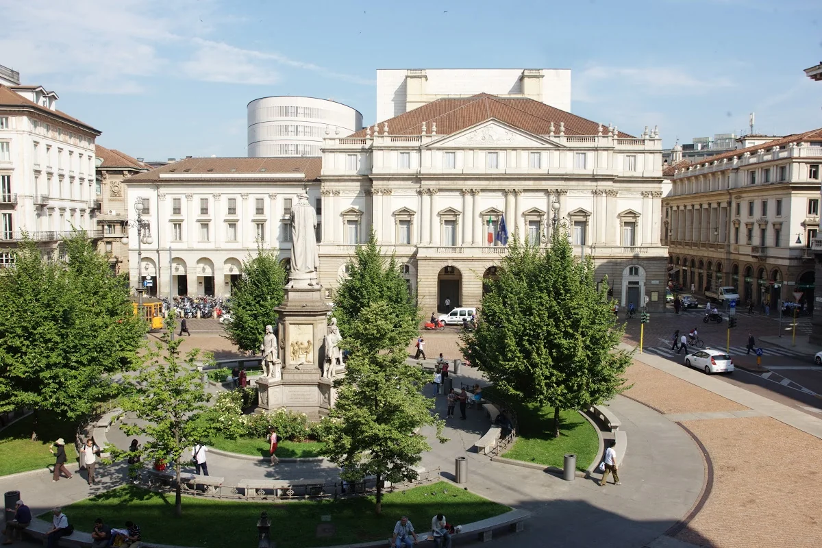 Die Fassade des Teatro alla Scala, Spielstätte für Oper und Ballett.