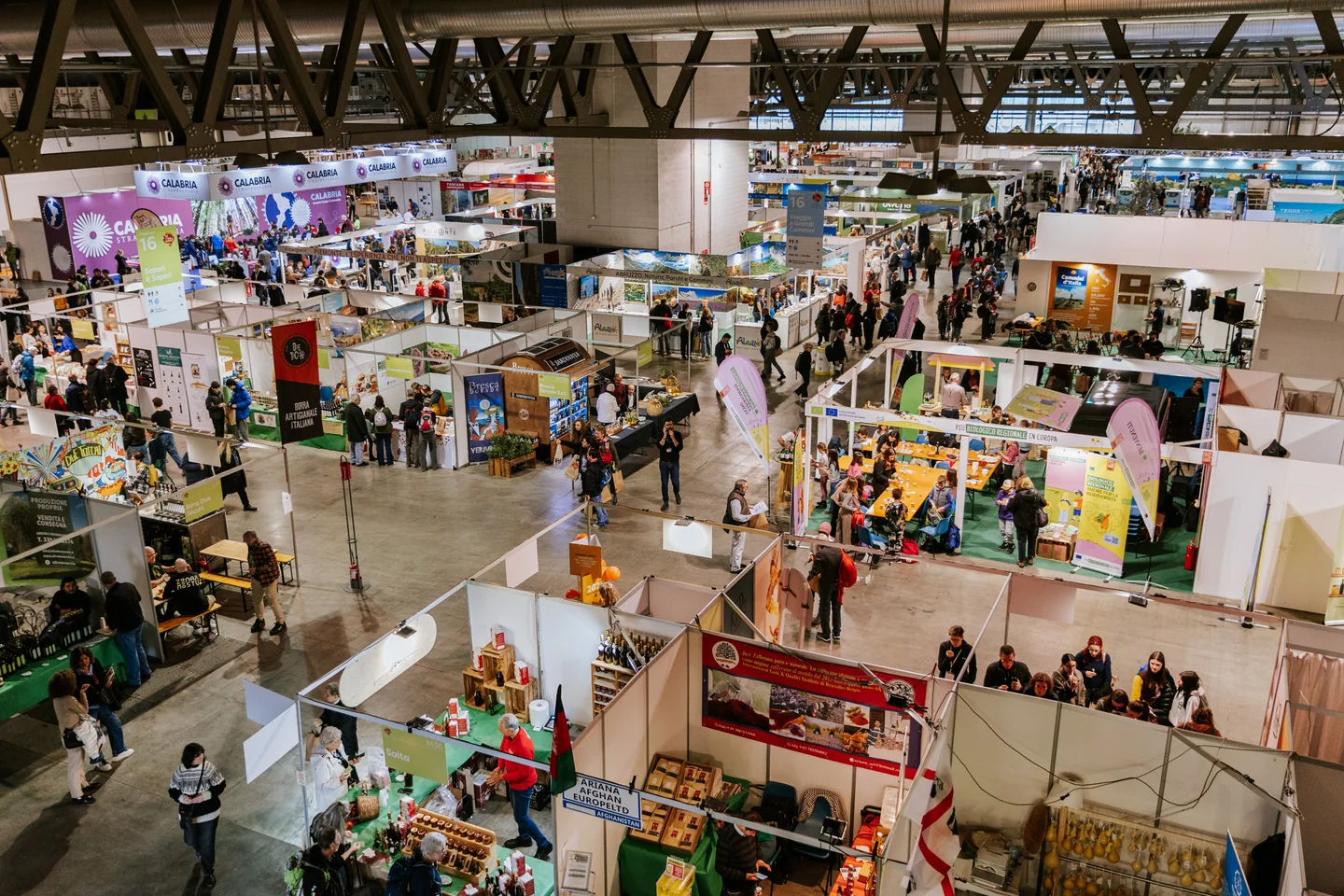 An overhead view of visitors and stands at Fa’ la cosa giusta!.