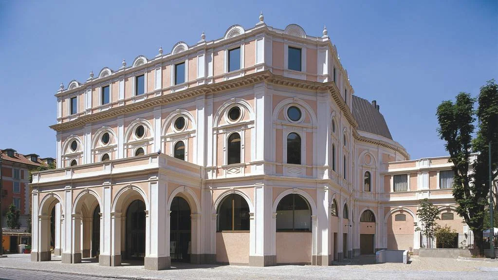 Die Fassade des Teatro Dal Verme, Ort der BookCity-Eröffnung. Foto aus dem Archiv des Betreibers.