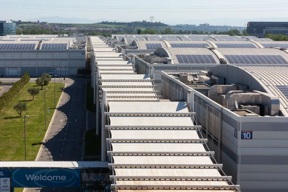Pavillons und überdachter Übergang der Fiera Roma; Ansicht des Geländes.