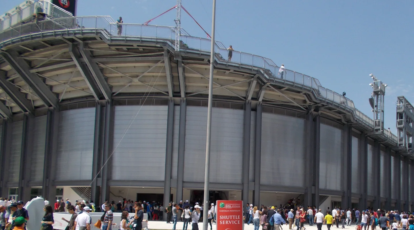 Veduta esterna dello stadio centrale del tennis al Foro Italico nel 2012.