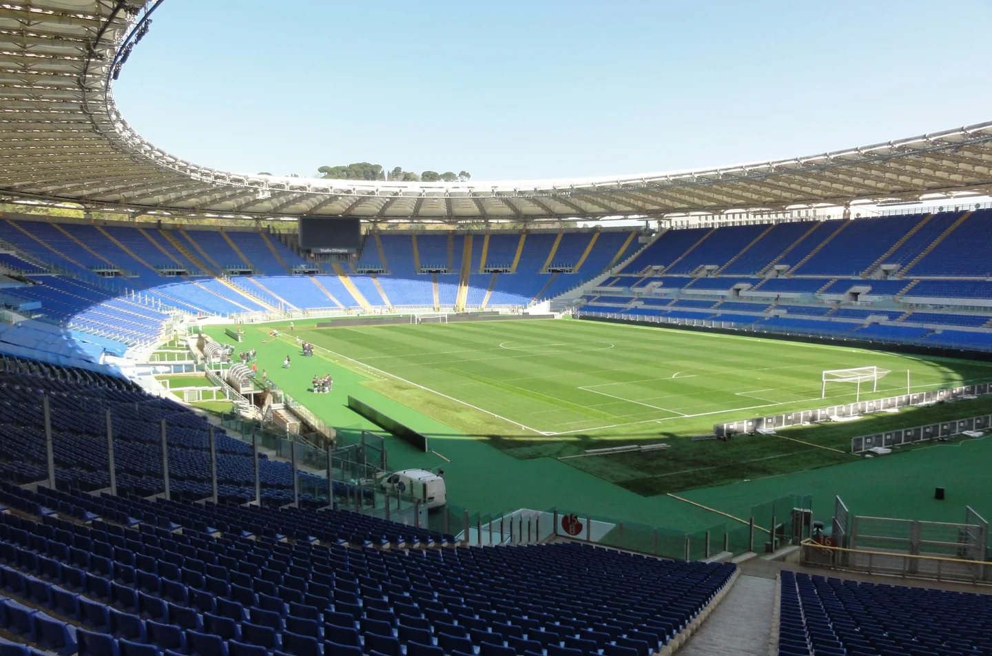 Трибуни й поле Stadio Olimpico у футбольній конфігурації; вигляд арени, 2014 рік.